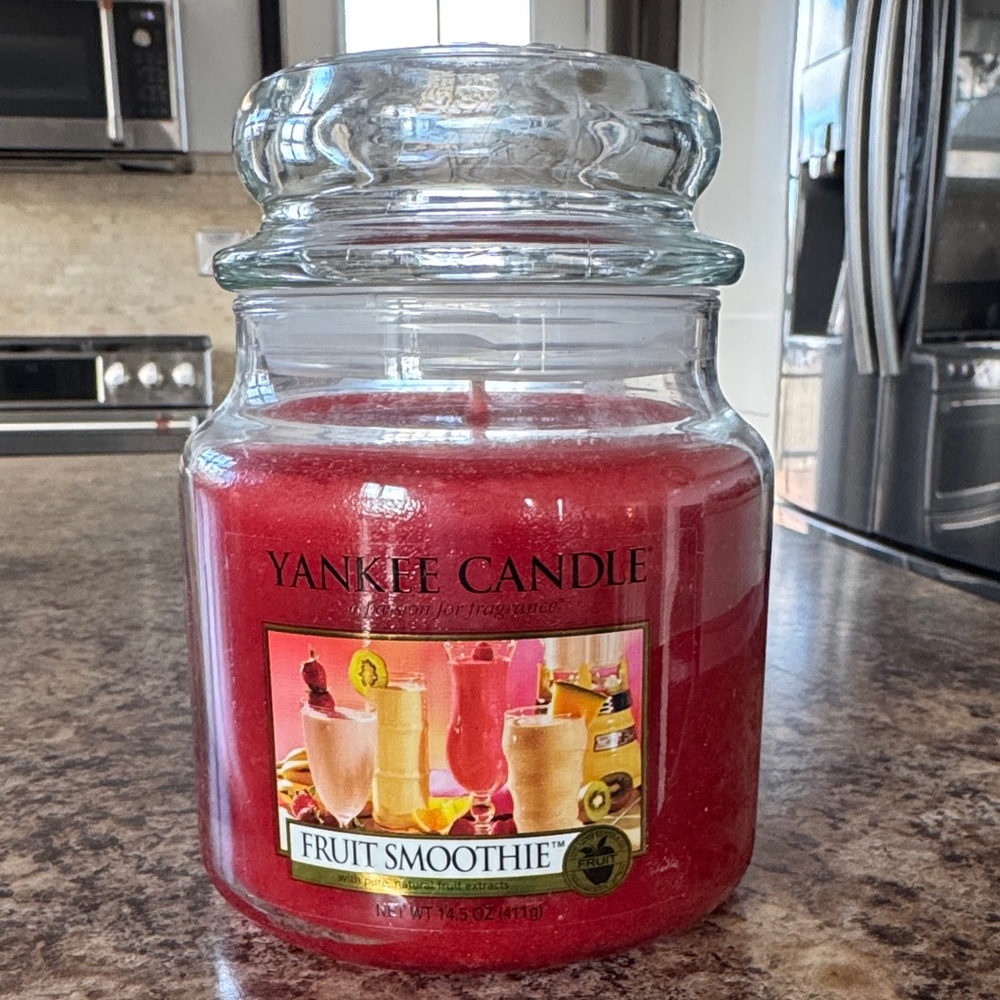 Yankee Candle Vibrant Red Fruit Smoothie Jar 14.5oz